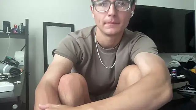 Snapshot of ryan_28747 chatting on June 14, 10:45 pm ryan 28747 online show from June 14, 10:45 pm