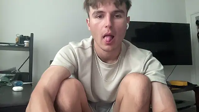 Snapshot of ryan_28747 chatting on July 26, 1:36 am ryan 28747 online show from July 26, 1:36 am