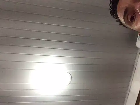 Snapshot of grossocalibre20 chatting on March 3, 6:37 am grossocalibre20 online show from March 3, 6:37 am