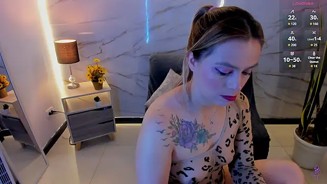 RayaCarr  online show from April 30, 1:06 pm