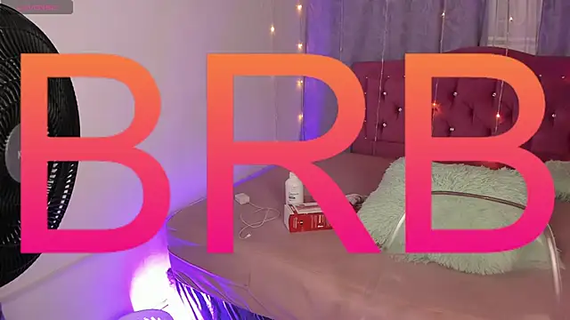 Lia little18 online show from February 8, 6:33 am