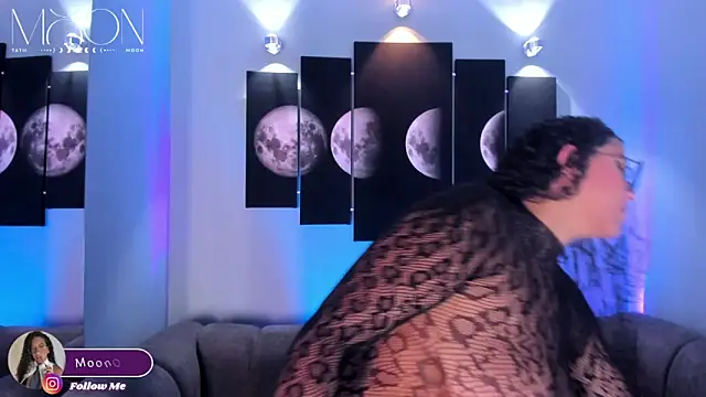 Snapshot of tatii_moon chatting on October 28, 4:27 am tatii moon online show from October 28, 4:27 am