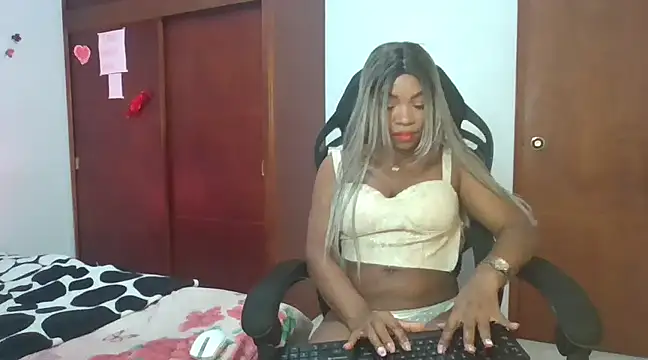 Snapshot of SaraYedid17 chatting on February 23, 6:49 am SaraYedid17 online show from February 23, 6:49 am