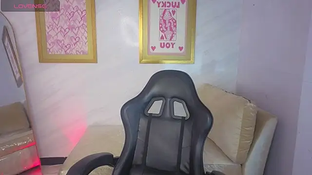 Snapshot of Paulette_v chatting on May 9, 12:10 pm Paulette v online show from May 9, 12:10 pm
