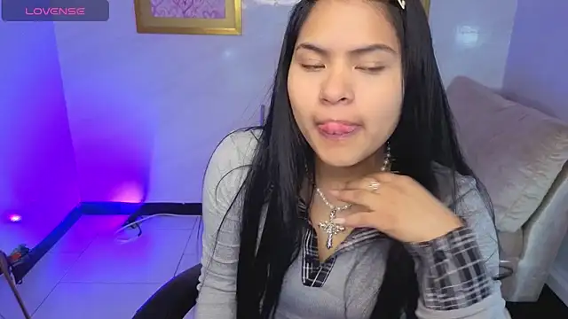Snapshot of Paulette_v chatting on June 11, 1:09 pm Paulette v online show from June 11, 1:09 pm