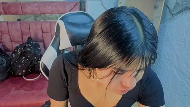 Snapshot of Paulette_v chatting on June 24, 1:10 pm Paulette v online show from June 24, 1:10 pm