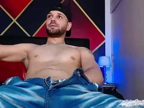 Snapshot of Cristian_white chatting on March 13, 10:43 pm Cristian white online show from March 13, 10:43 pm