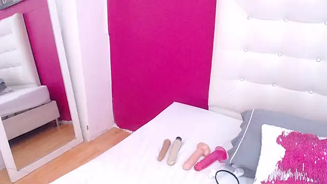 Snapshot of tinyy_whore18 chatting on February 27, 5:47 pm tinyy whore18 online show from February 27, 5:47 pm