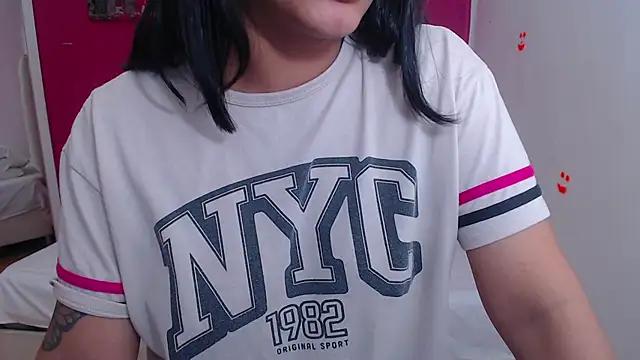 Snapshot of tinyy_whore18 chatting on March 5, 3:07 pm tinyy whore18 online show from March 5, 3:07 pm