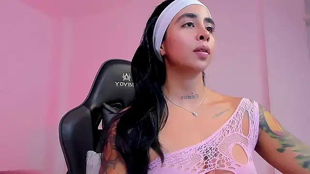 Snapshot of sophierooy22 chatting on November 20, 4:07 pm sophierooy22 online show from November 20, 4:07 pm