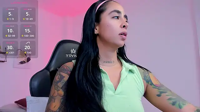 Snapshot of sophierooy22 chatting on December 1, 6:24 pm sophierooy22 online show from December 1, 6:24 pm