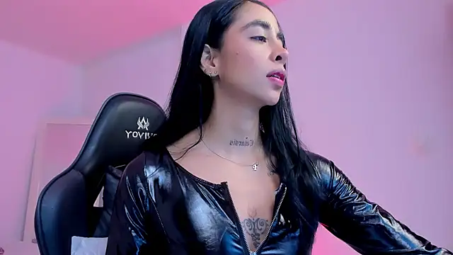 Snapshot of sophierooy22 chatting on May 24, 3:50 pm sophierooy22 online show from May 24, 3:50 pm