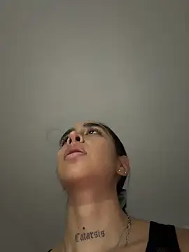 sophierooy22 online show from July 1, 4:18 pm