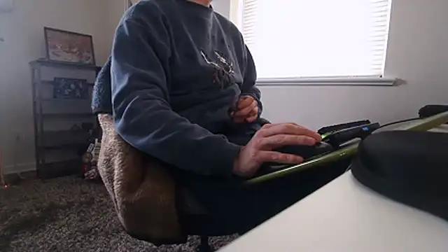 Snapshot of Prolapse_Pig chatting on December 2, 4:35 pm Prolapse Pig online show from December 2, 4:35 pm