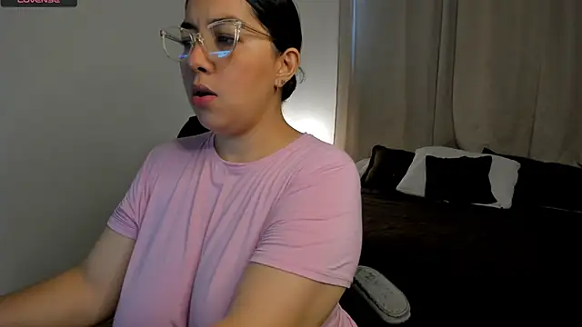 brithany olson25 online show from October 22, 1:00 pm