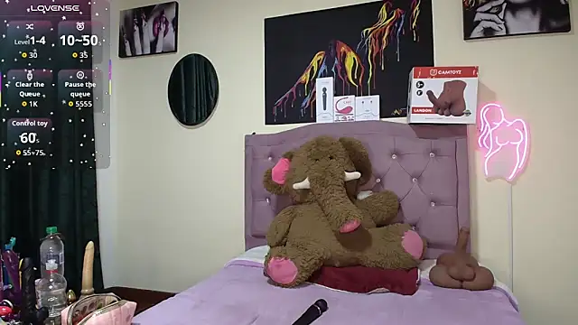 Snapshot of Emmie_Hot chatting on June 20, 11:57 am Emmie Hot online show from June 20, 11:57 am