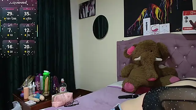 Snapshot of Emmie_Hot chatting on June 25, 11:48 am Emmie Hot online show from June 25, 11:48 am