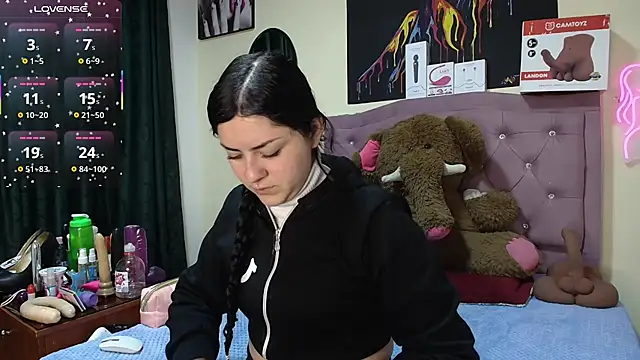 Snapshot of Emmie_Hot chatting on July 9, 11:47 am Emmie Hot online show from July 9, 11:47 am