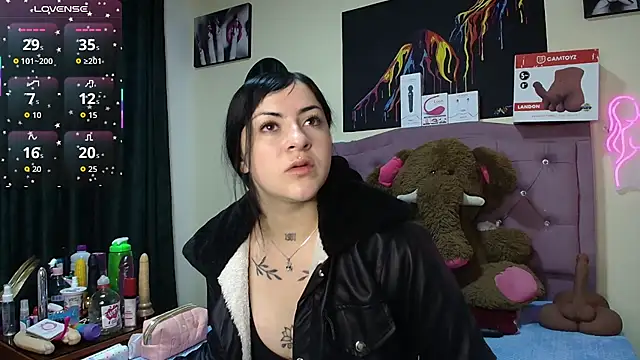 Snapshot of Emmie_Hot chatting on July 11, 11:46 am Emmie Hot online show from July 11, 11:46 am