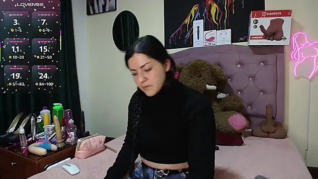 Snapshot of Emmie_Hot chatting on July 14, 11:38 am Emmie Hot online show from July 14, 11:38 am