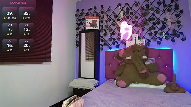 Snapshot of Emmie_Hot chatting on July 31, 12:04 pm Emmie Hot online show from July 31, 12:04 pm