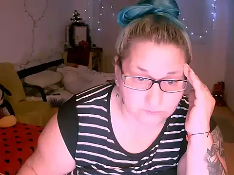 Snapshot of mayamayx chatting on December 19, 6:04 pm mayamayx online show from December 19, 6:04 pm