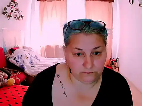 Snapshot of mayamayx chatting on April 16, 9:21 am mayamayx online show from April 16, 9:21 am