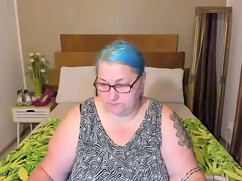 Snapshot of mayamayx chatting on July 17, 7:30 pm mayamayx online show from July 17, 7:30 pm