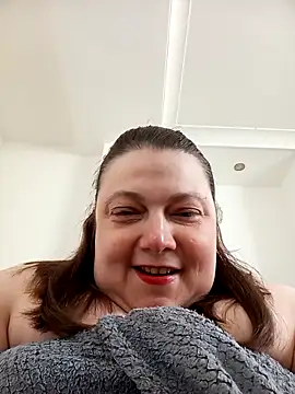 Snapshot of HotHornyEmmaX chatting on April 21, 11:27 am HotHornyEmmaX online show from April 21, 11:27 am