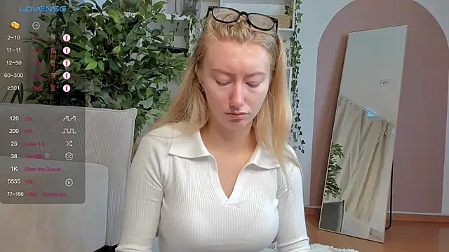 Snapshot of Rachel_Rut chatting on September 18, 4:14 am Rachel Rut online show from September 18, 4:14 am