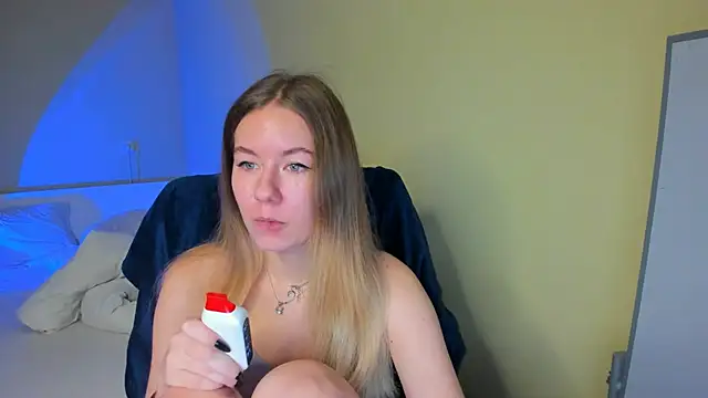 EmilyPaw online show from February 9, 7:27 am