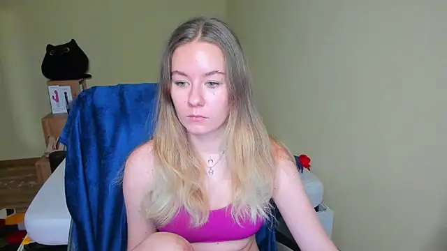 EmilyPaw online show from February 12, 10:35 am