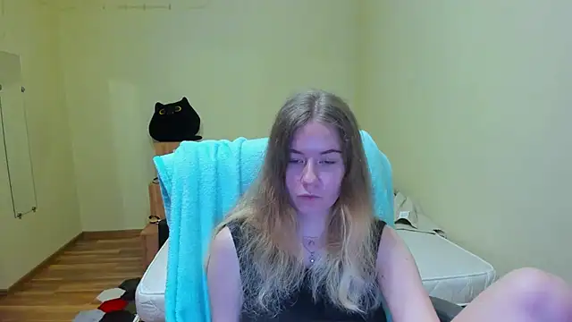 EmilyPaw online show from March 10, 6:34 pm