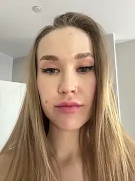 Snapshot of DianaShermy chatting on February 27, 7:01 am DianaShermy online show from February 27, 7:01 am