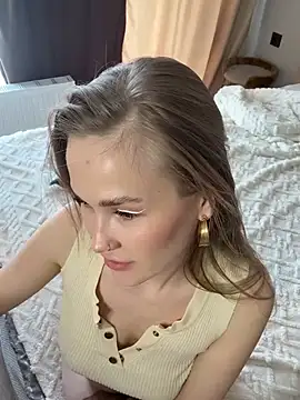 Snapshot of DianaShermy chatting on March 3, 6:59 am DianaShermy online show from March 3, 6:59 am