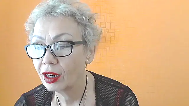 Snapshot of NessyJenixs chatting on November 5, 7:30 am NessyJenixs online show from November 5, 7:30 am