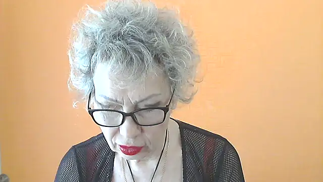 NessyJenixs online show from April 14, 6:41 am