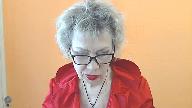 NessyJenixs online show from April 26, 7:17 am
