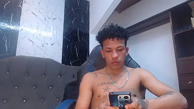 Snapshot of carlos_alber12 chatting on September 11, 7:25 pm carlos alber12 online show from September 11, 7:25 pm