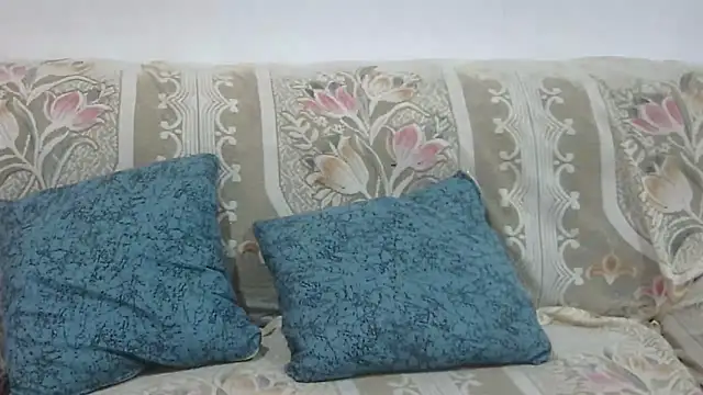 Snapshot of yoursakshi chatting on November 20, 6:02 am yoursakshi online show from November 20, 6:02 am