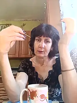 Laura Kiss online show from November 5, 7:30 am