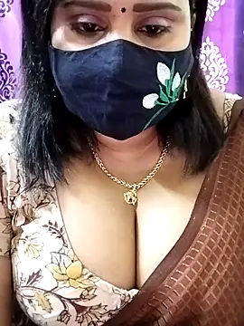 Queenflowerr online show from November 1, 8:05 am