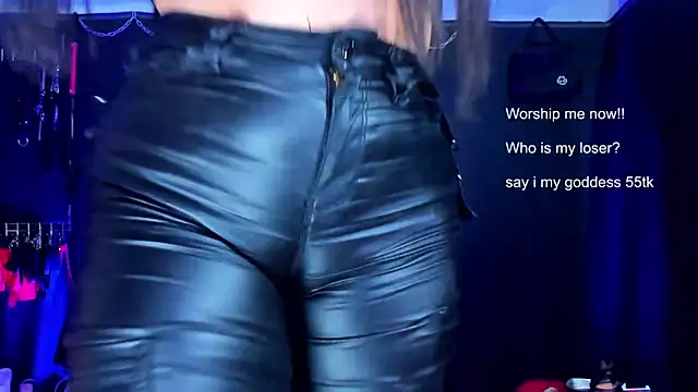 Snapshot of KaramStone chatting on December 14, 9:08 pm KaramStone online show from December 14, 9:08 pm