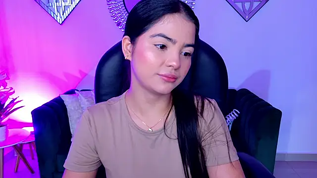 Snapshot of Layla_Breezee chatting on May 6, 12:10 pm Layla Breezee online show from May 6, 12:10 pm