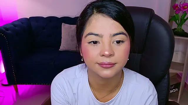 Snapshot of Layla_Breezee chatting on May 8, 10:31 am Layla Breezee online show from May 8, 10:31 am