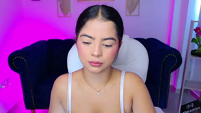 Snapshot of Layla_Breezee chatting on May 18, 12:00 pm Layla Breezee online show from May 18, 12:00 pm