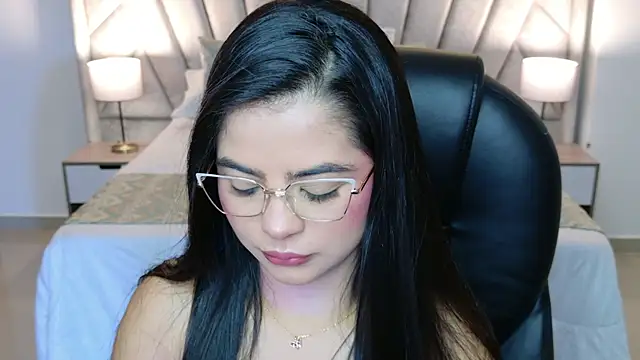 Snapshot of Layla_Breezee chatting on July 12, 11:34 am Layla Breezee online show from July 12, 11:34 am