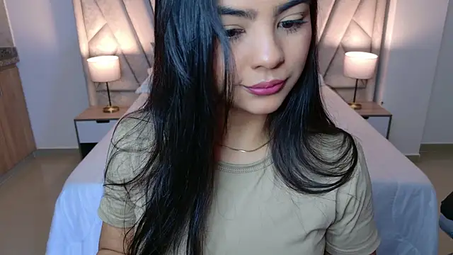Snapshot of Layla_Breezee chatting on July 19, 10:52 am Layla Breezee online show from July 19, 10:52 am