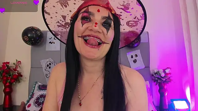 Snapshot of scarlet_hit chatting on November 2, 5:10 am scarlet hit online show from November 2, 5:10 am