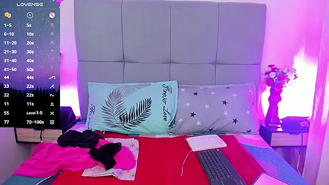 Snapshot of scarlet_hit chatting on November 29, 4:37 am scarlet hit online show from November 29, 4:37 am